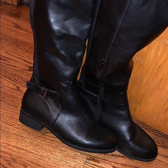 Boots - Picture 2 of 4